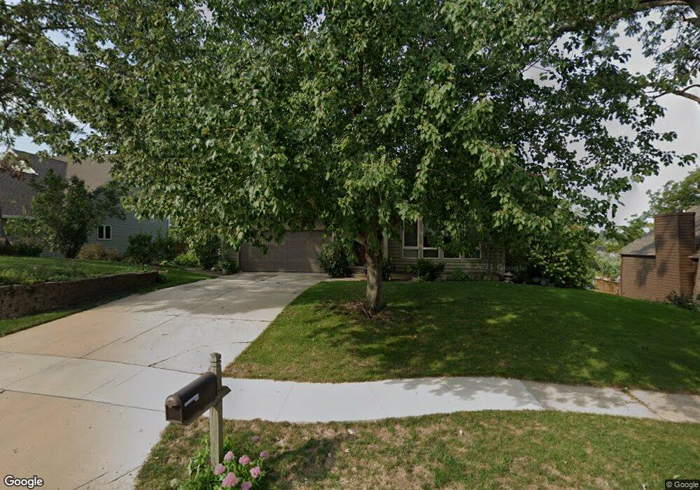 2562 L Ave NW, Cedar Rapids, IA 52405 - photo 1
