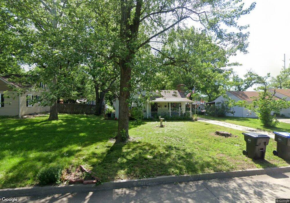 2032 SW Webster Ave, Topeka, KS 66604 - photo 1