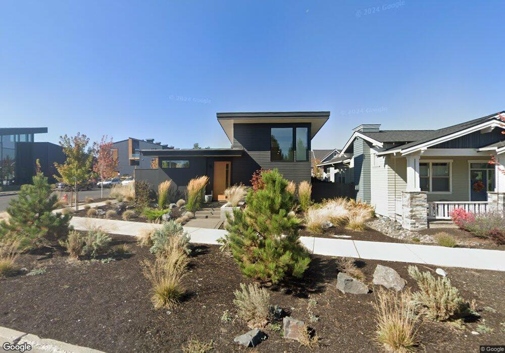 1121 NW Mt Washington Dr, Bend, OR 97703 - photo 1