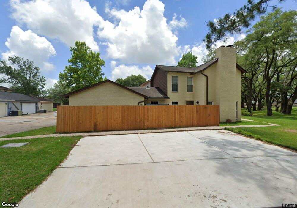 25 E Castle Harbour Dr, Friendswood, TX 77546 - photo 1
