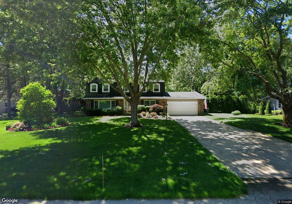 28W153 Plainview Dr, Naperville, IL 60564 - photo 1