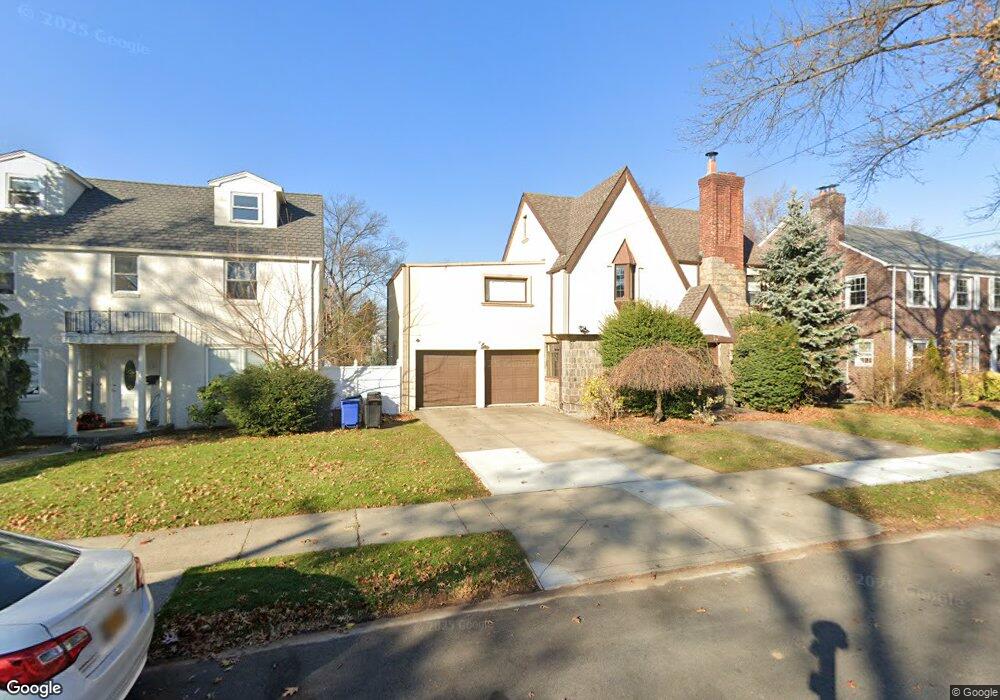 18425 Aberdeen Rd, Jamaica, NY 11432 - photo 1