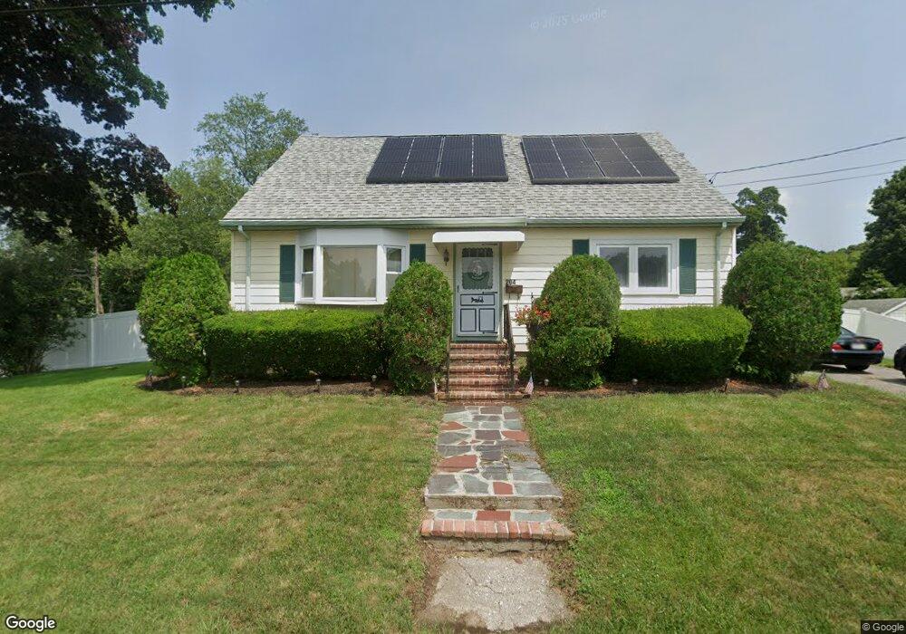 204 Wordell St, South Dartmouth, MA 02748 - photo 1