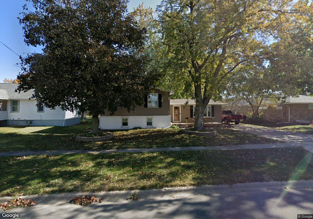 714 E 10th St S, Newton, IA 50208 - photo 1