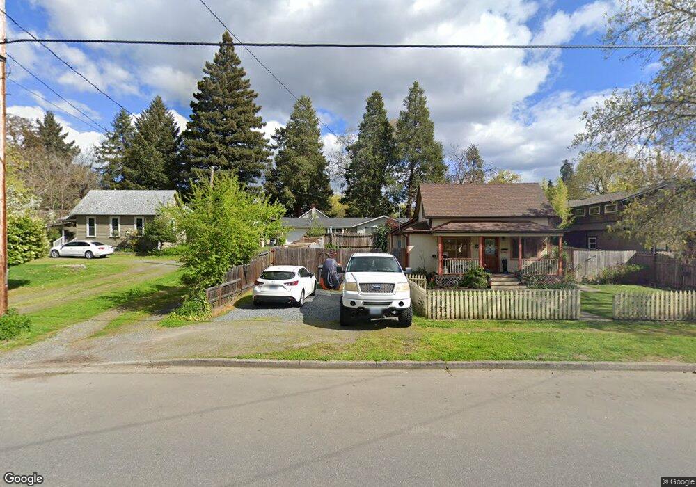 727 NW 2nd St, Grants Pass, OR 97526 - photo 1