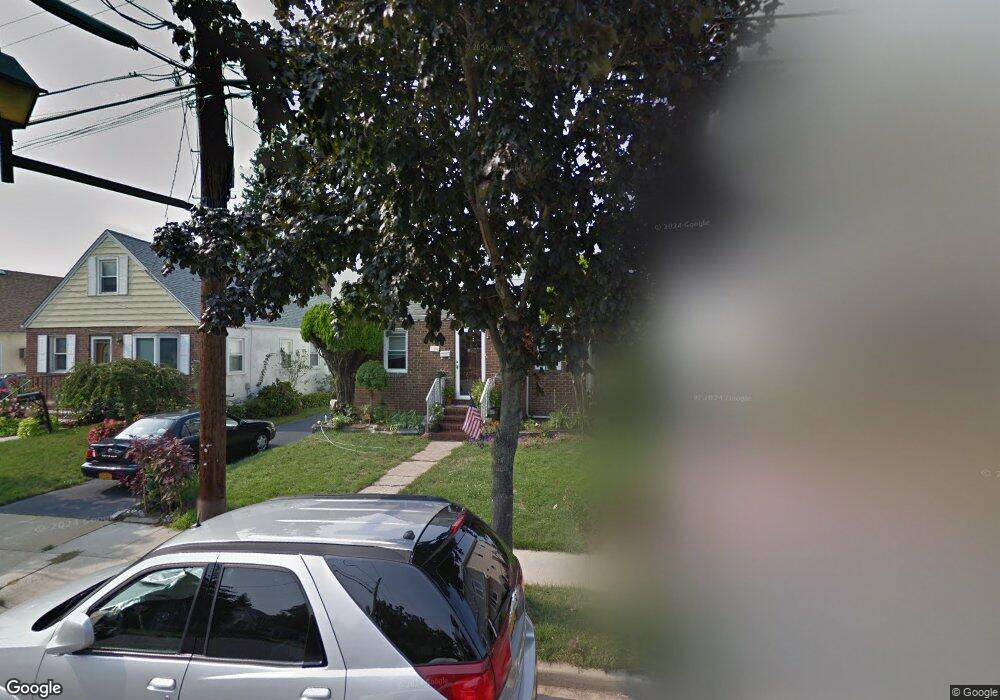 62 Albertson Place, Mineola, NY 11501 - photo 1