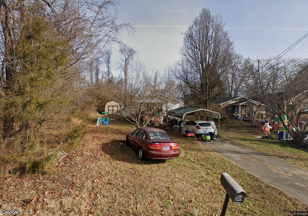 932 Pine Grove Ave, Johnson City, TN 37601 - photo 1