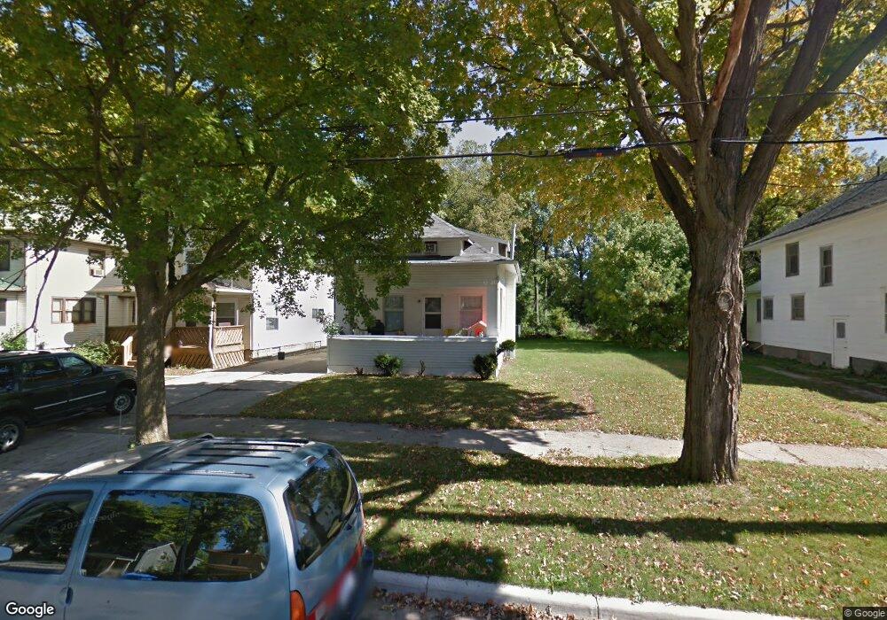 918 N Chestnut St, Lansing, MI 48906 - photo 1