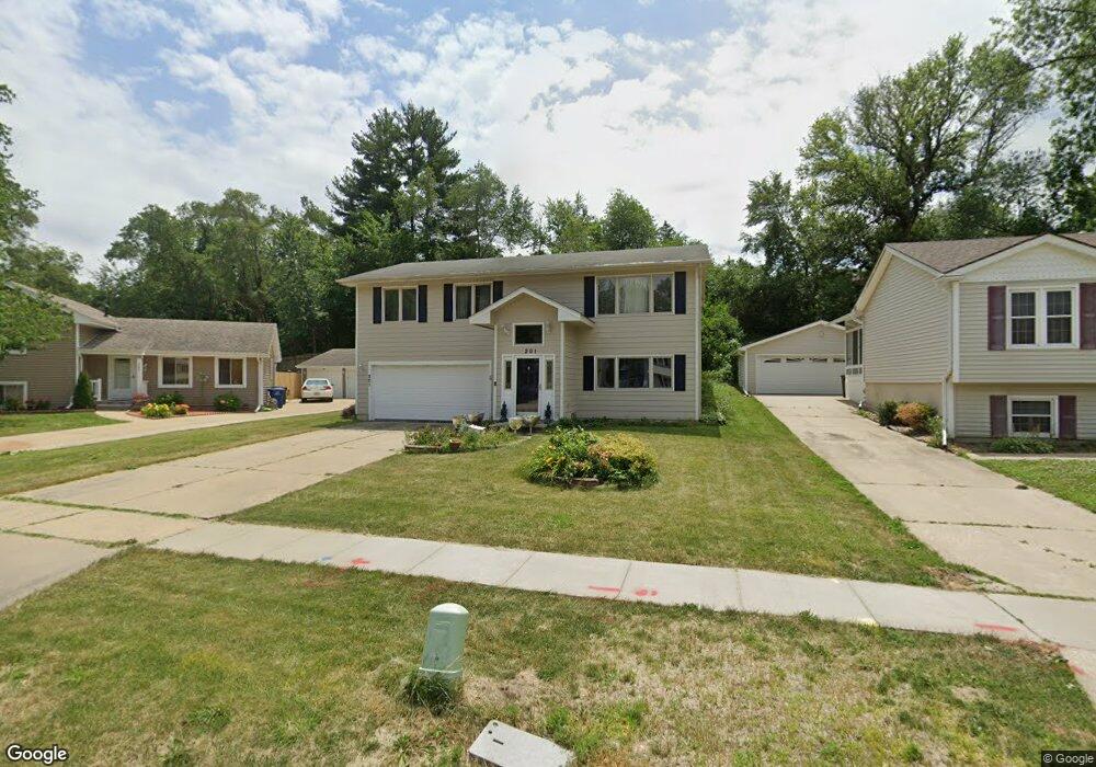 201 E Caulder Cir, Des Moines, IA 50315 - photo 1