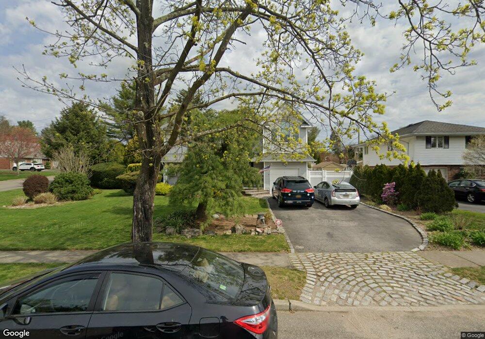 27 Byron Rd, ComMacK, NY 11725 - photo 1