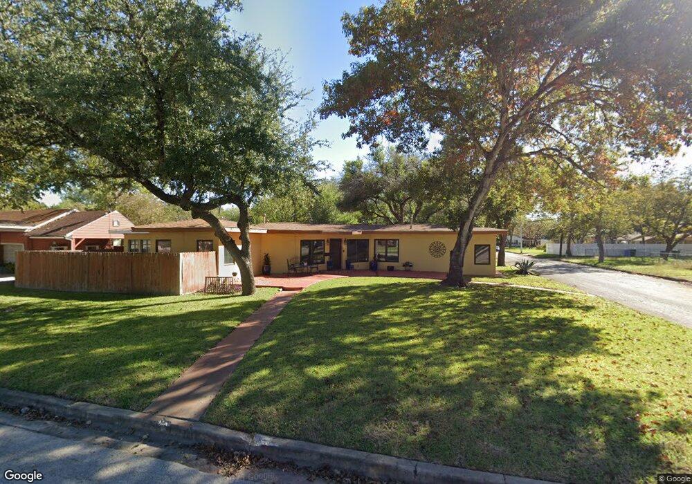 1061 E Cedar St, Seguin, TX 78155 - photo 1