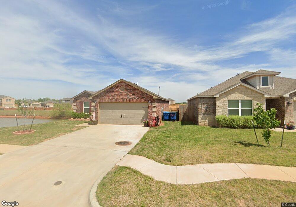526 Crystal Ln, Tuttle, OK 73089 - photo 1