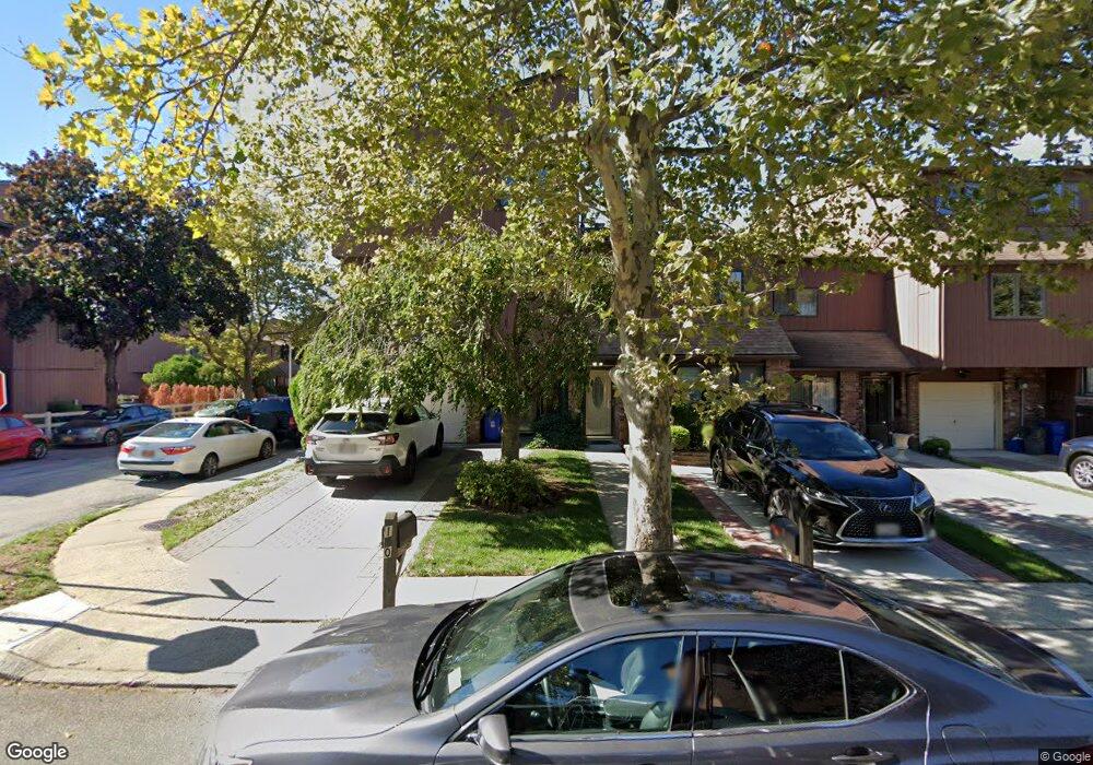 150 Stonegate Dr unit 90, Staten Island, NY 10304 - photo 1