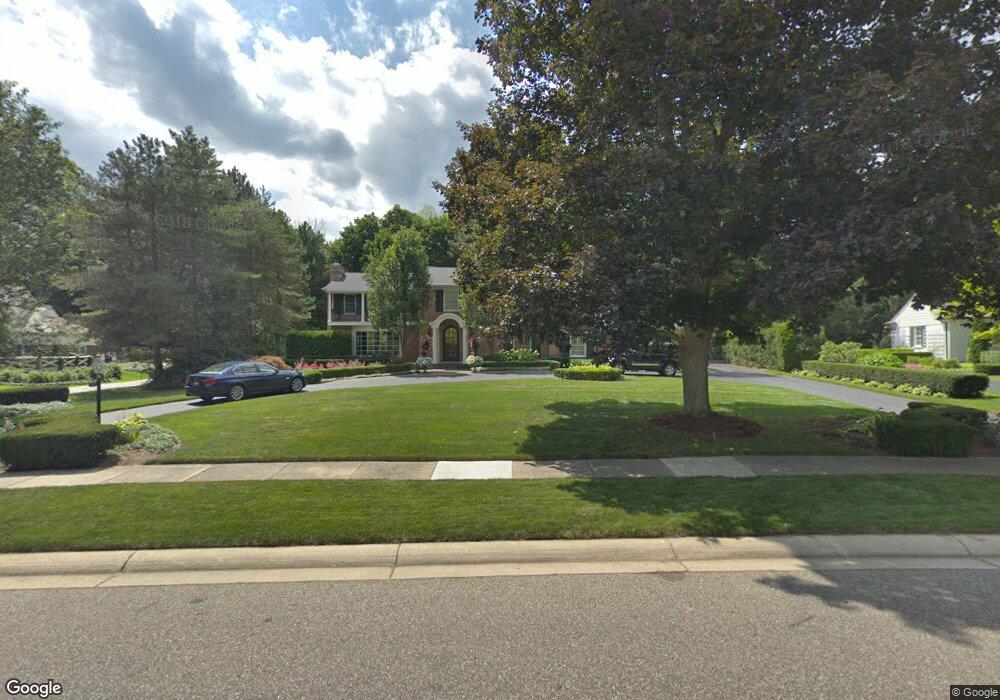 1067 N Glengarry Rd, Bloomfield Hills, MI 48301 - photo 1