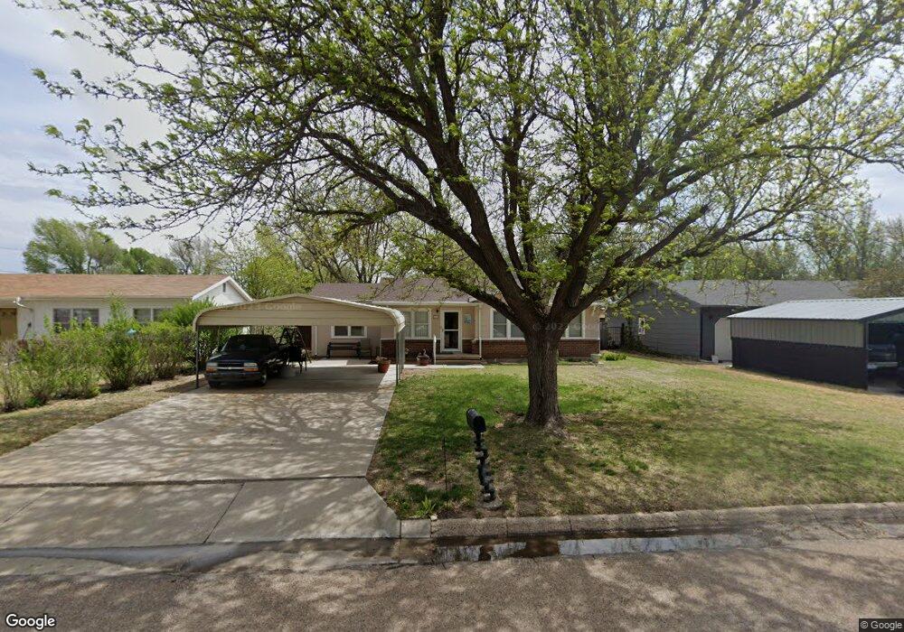 1104 S Jefferson St, Hugoton, KS 67951 - photo 1