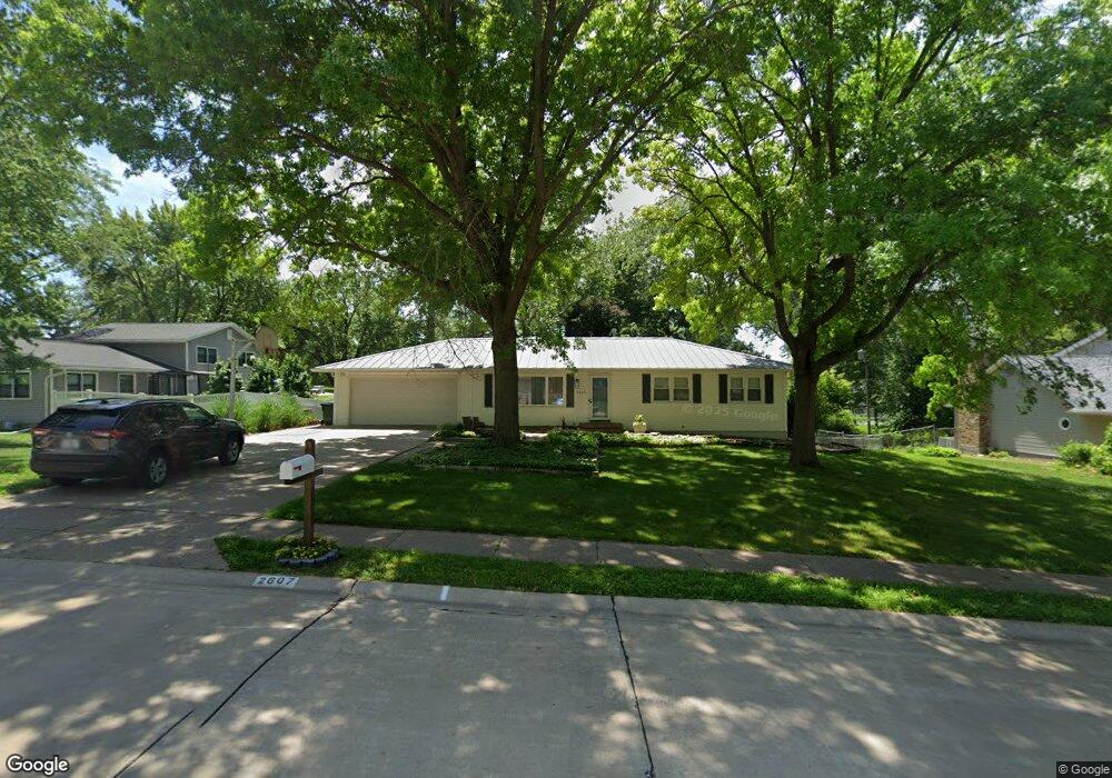 2607 E 38th St, Davenport, IA 52807 - photo 1