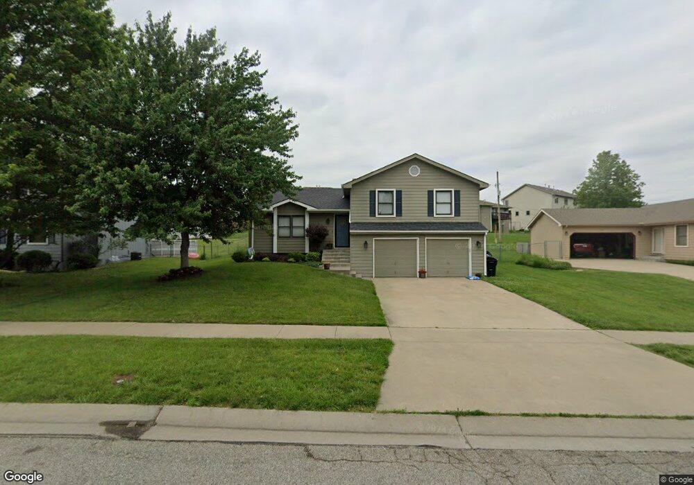 3713 SW Moundview Dr, Topeka, KS 66610 - photo 1