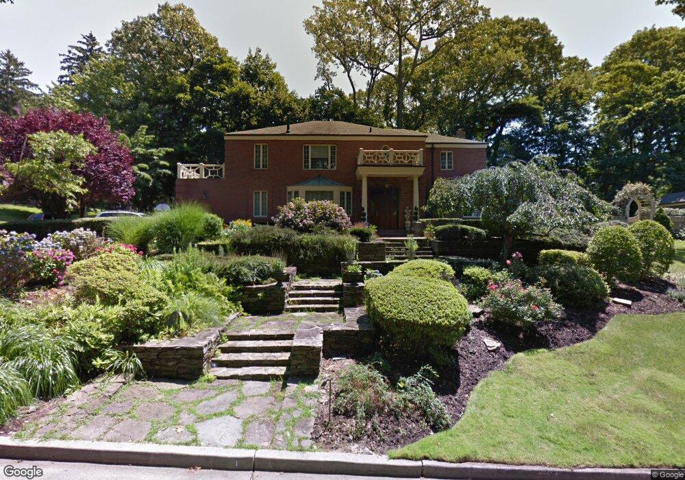 232 Dover Rd, Manhasset, NY 11030 - photo 1