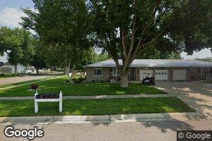 1318 Maple St, Hull, IA 51239