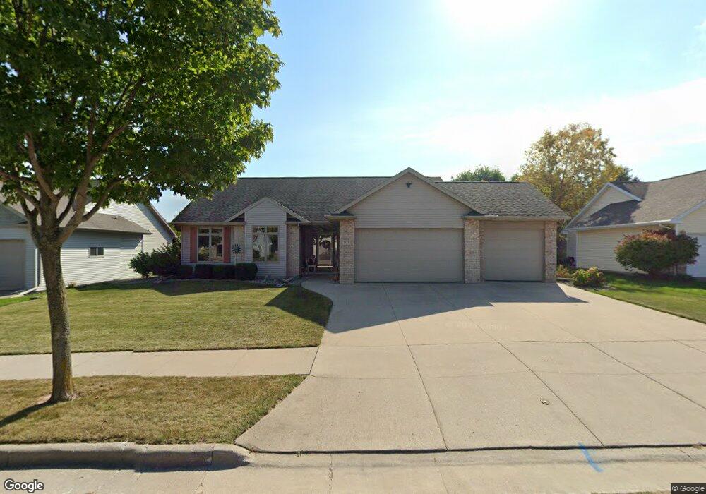 107 Hidden Ridges Cir, Combined Locks, WI 54113 - photo 1