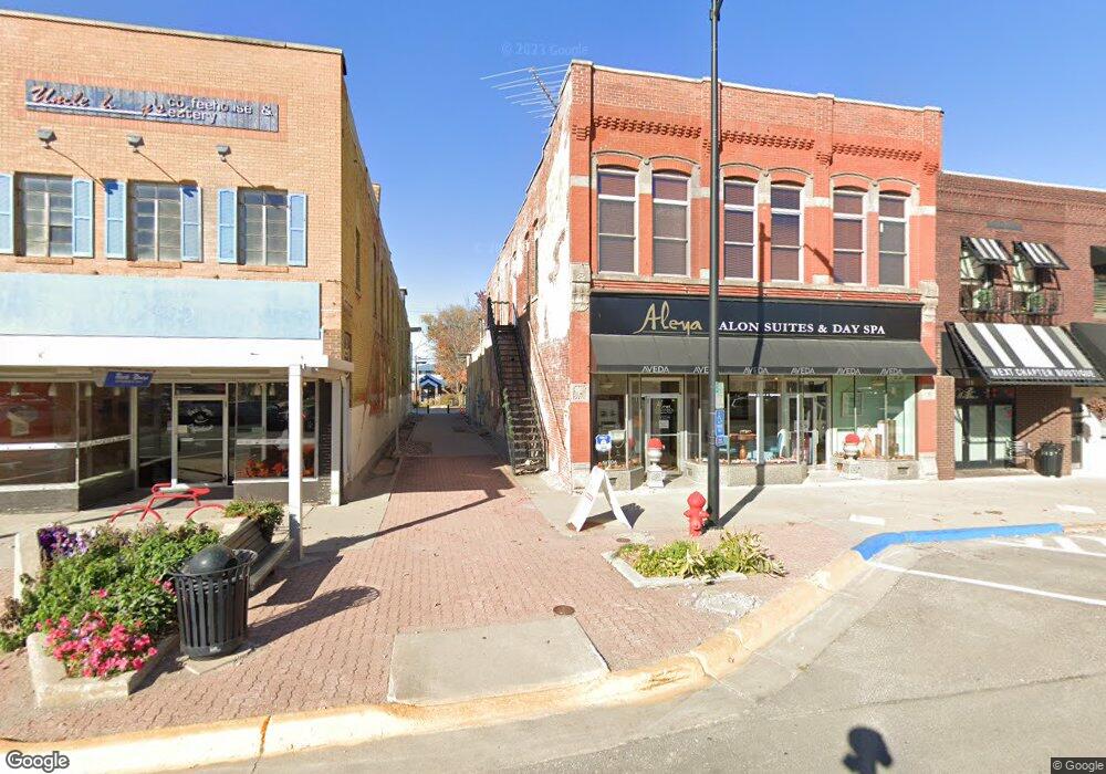 112 N 2nd Ave W, Newton, IA 50208 - photo 1