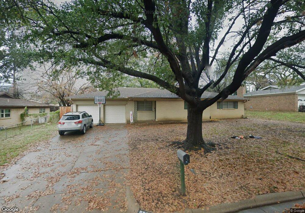 852 Woodcrest Dr, Hurst, TX 76053 - photo 1