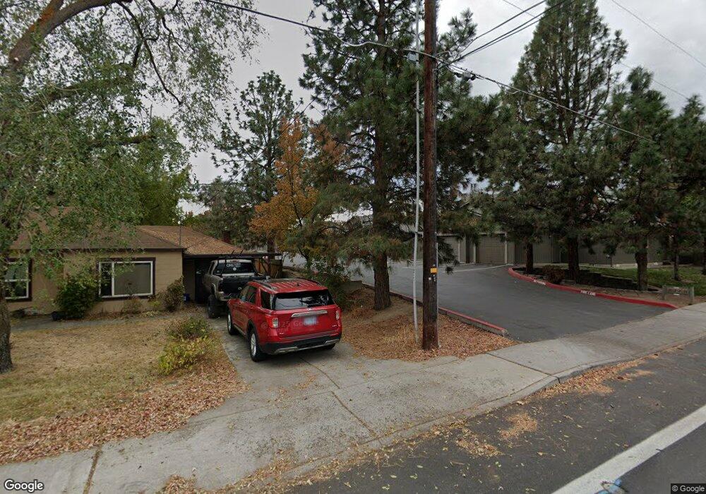 2048 SW Salmon Ave, Redmond, OR 97756 - photo 1