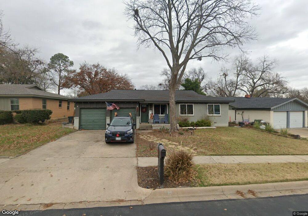 728 Willow St, Hurst, TX 76053 - photo 1