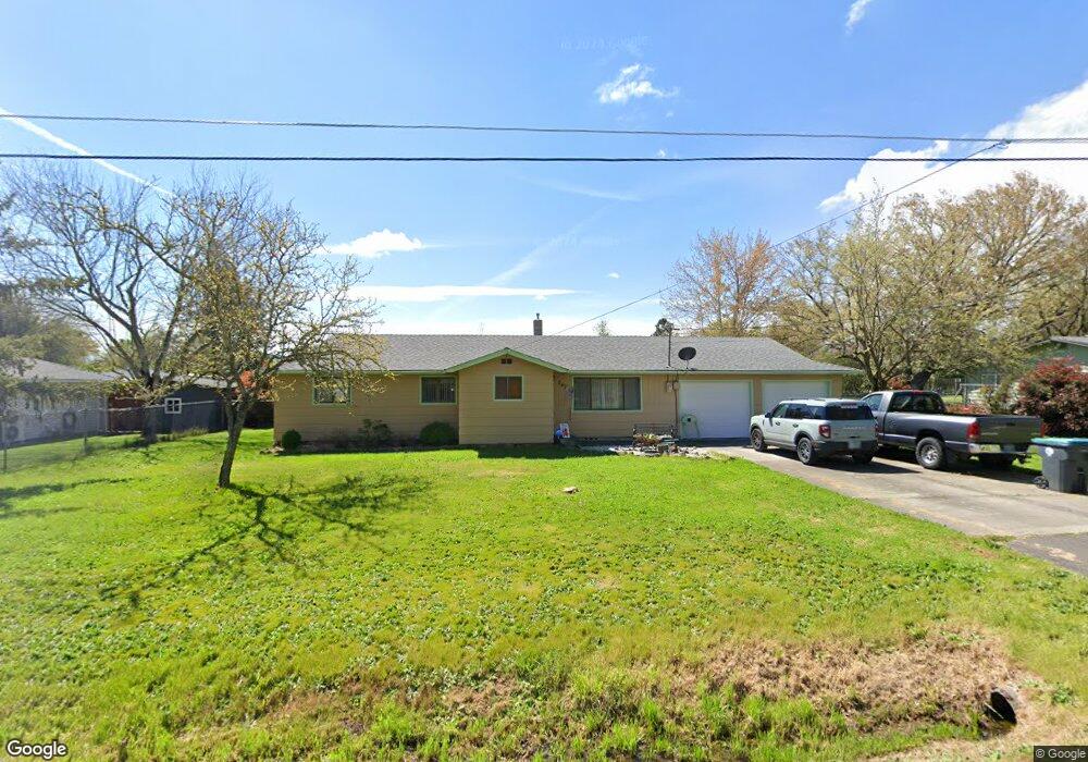 2471 Robin Ln, Central Point, OR 97502 - photo 1