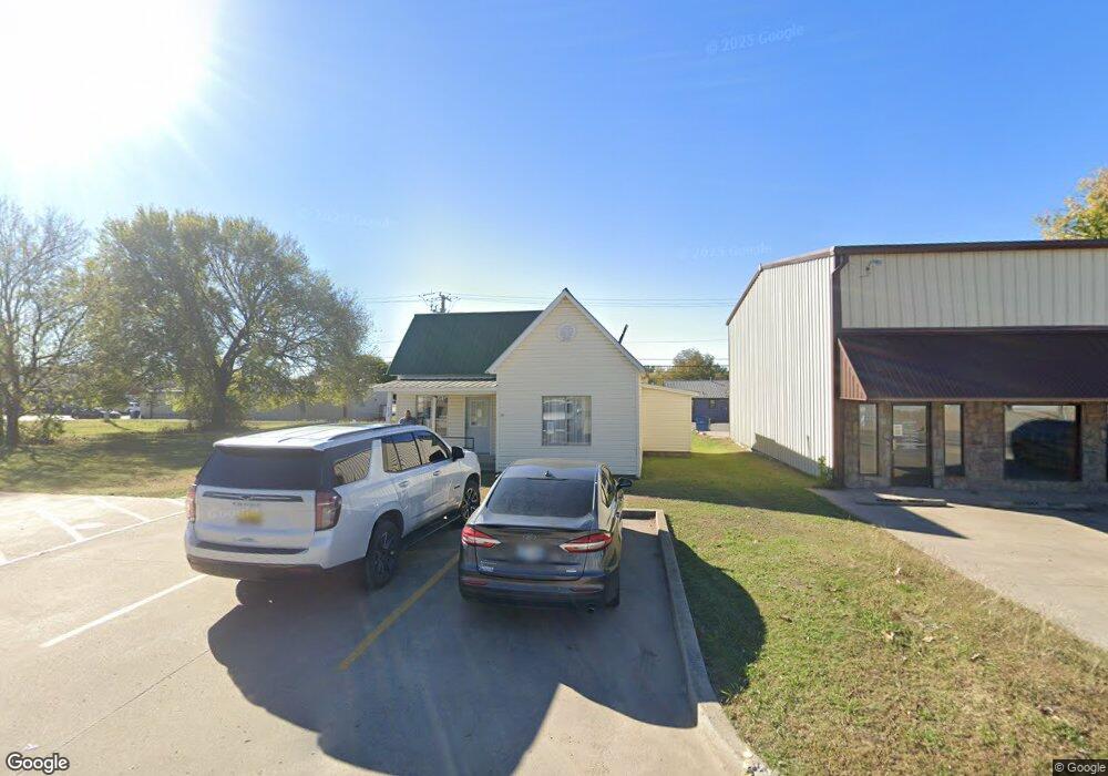 512 E Chickasaw Ave, McAlester, OK 74501 - photo 1