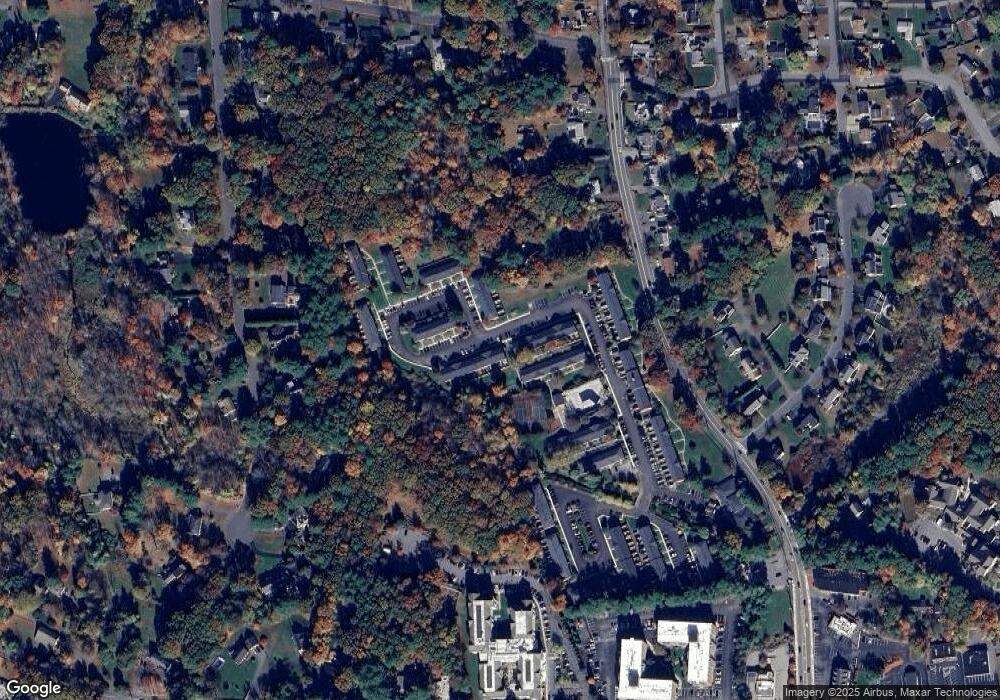 910 Windsor Dr unit 910B, Framingham, MA 01701 - photo 1