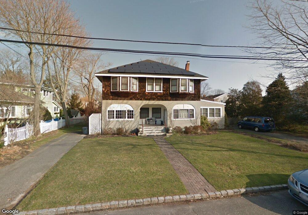 279 Handsome Ave, Sayville, NY 11782 - photo 1