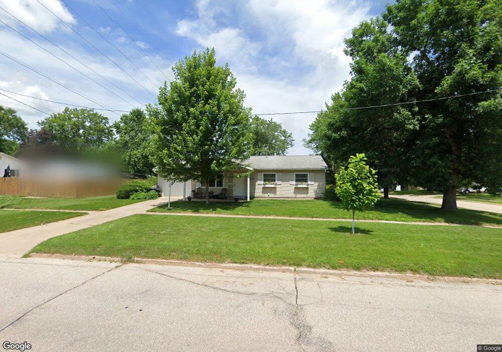 560 Grand Ave, Marion, IA 52302 - photo 1