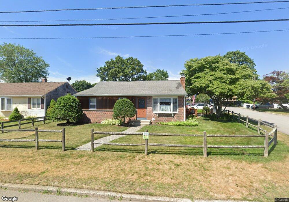 56 Maplecrest Dr, Pawtucket, RI 02861 - photo 1