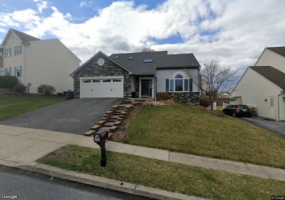 4 Flint Ridge Dr, Reading, PA 19607 - photo 1