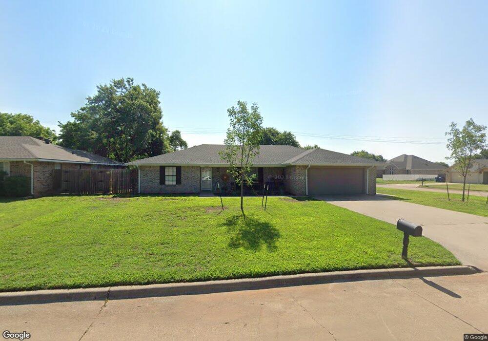 2002 Woodrock Dr, Duncan, OK 73533 - photo 1