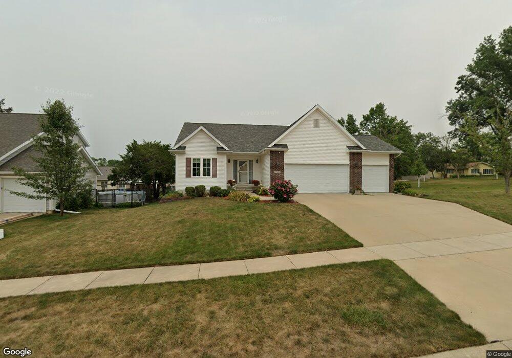 1707 Hughes Cir SW, Cedar Rapids, IA 52404 - photo 1