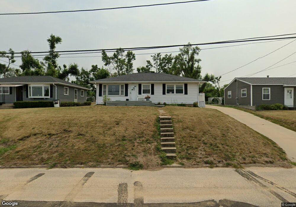 225 Outlook Dr SW, Cedar Rapids, IA 52404 - photo 1