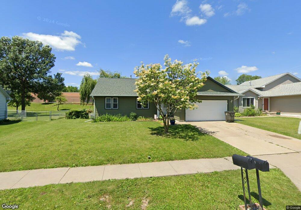 2936 Shadow Creek Ln, Des Moines, IA 50320 - photo 1