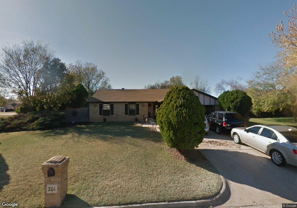 201 N Morgan Dr, Moore, OK 73160 - photo 1