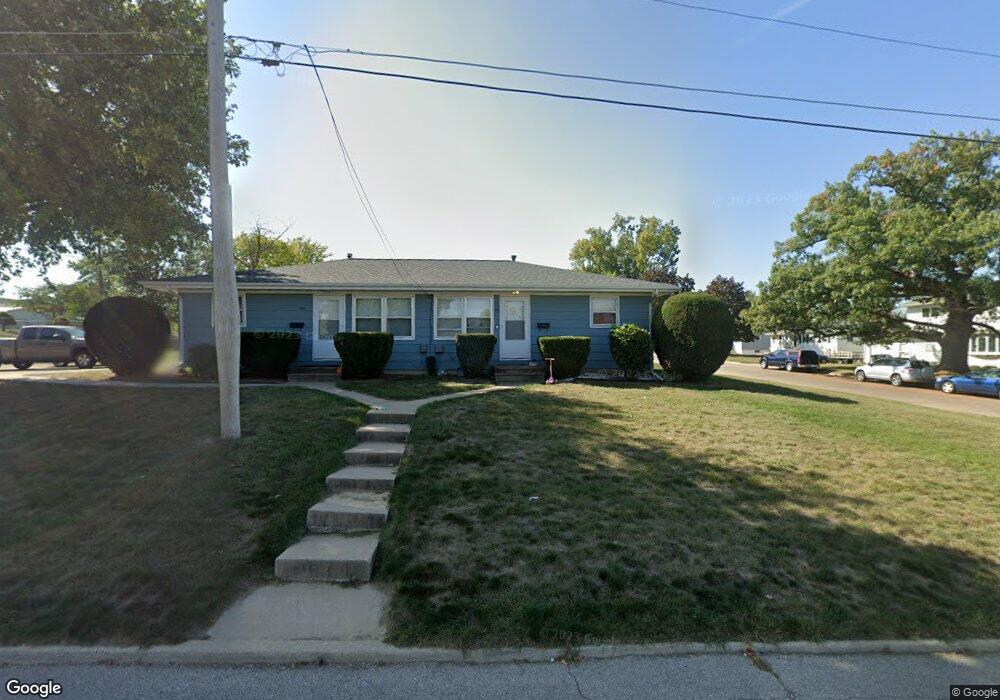 200 B Ave unit 202, Hiawatha, IA 52233 - photo 1