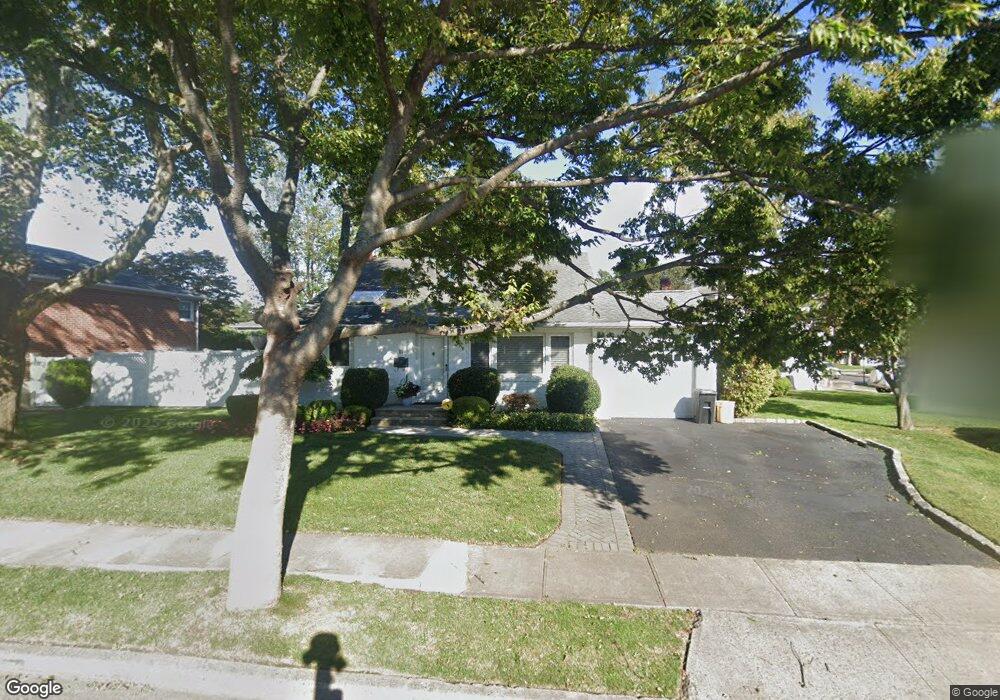 111 Kathleen Dr, Syosset, NY 11791 - photo 1