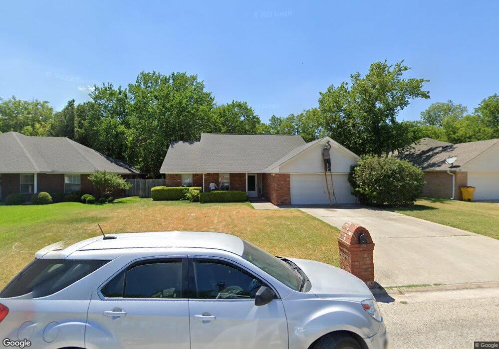 1013 Oxford Dr, Gainesville, TX 76240 - photo 1
