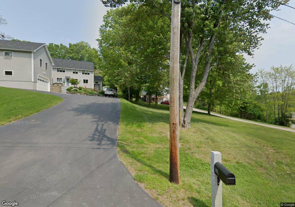 554 Locust St, Rollinsford, NH 03869 - photo 1