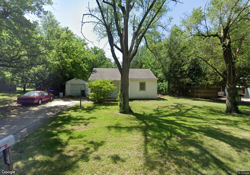 4301 SW Windsor Ct, Topeka, KS 66604 - photo 1