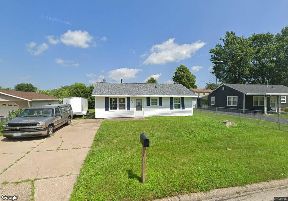 7507 Kelling St, Davenport, IA 52806 - photo 1