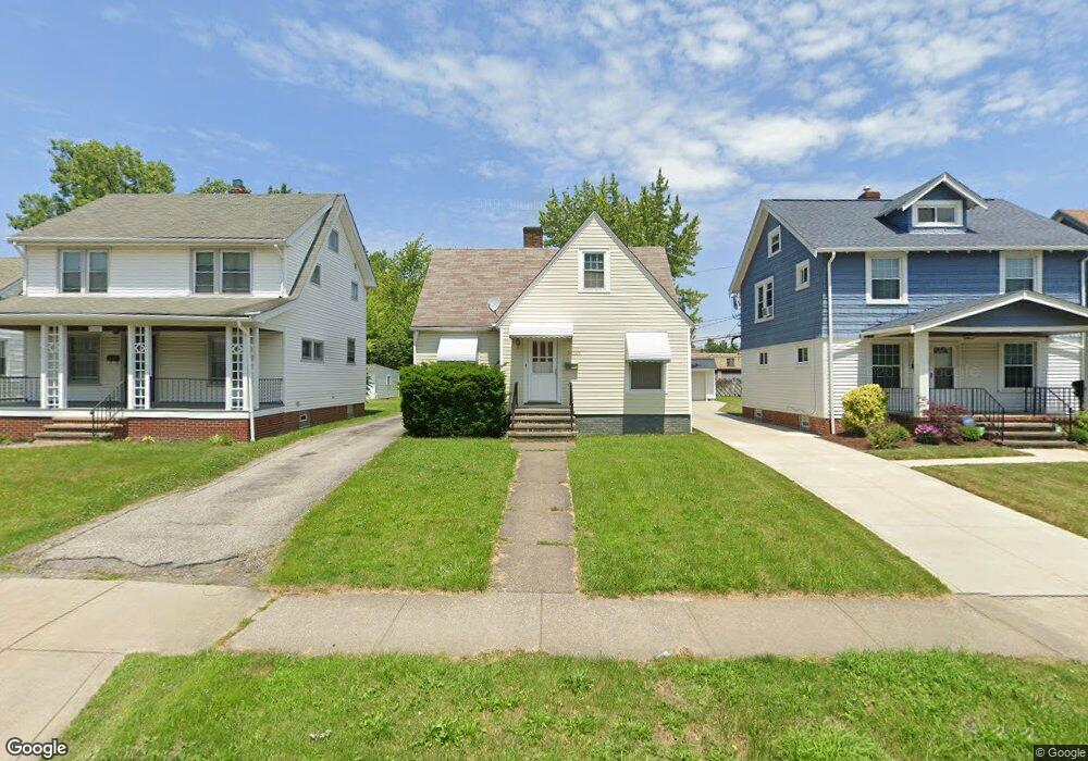 20105 Gardenview Dr, Maple Heights, OH 44137 - photo 1