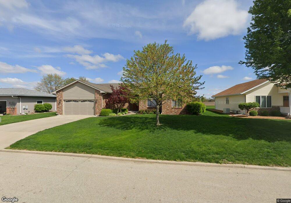 170 Lincolnwood Dr, Lincoln, IL 62656 - photo 1