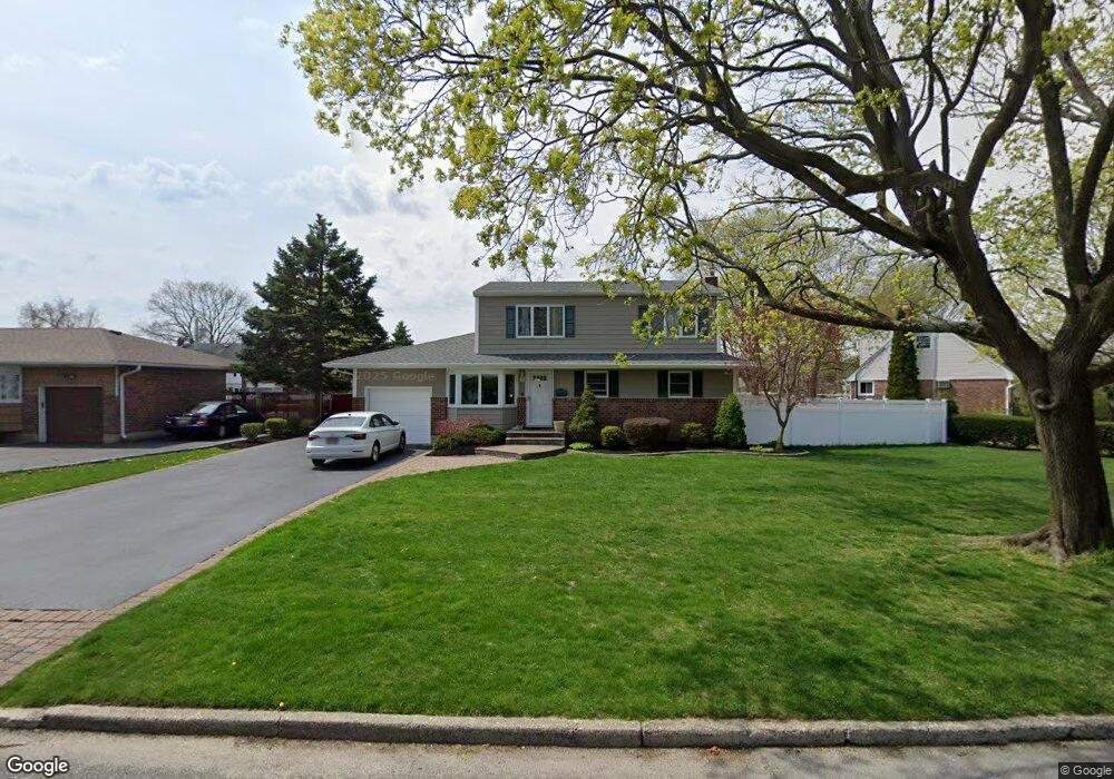 20 Hubbell St, ComMacK, NY 11725 - photo 1