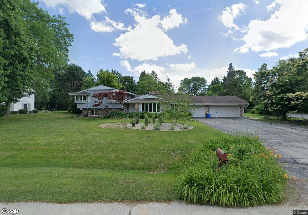 13125 Wrayburn Rd, Elm Grove, WI 53122 - photo 1